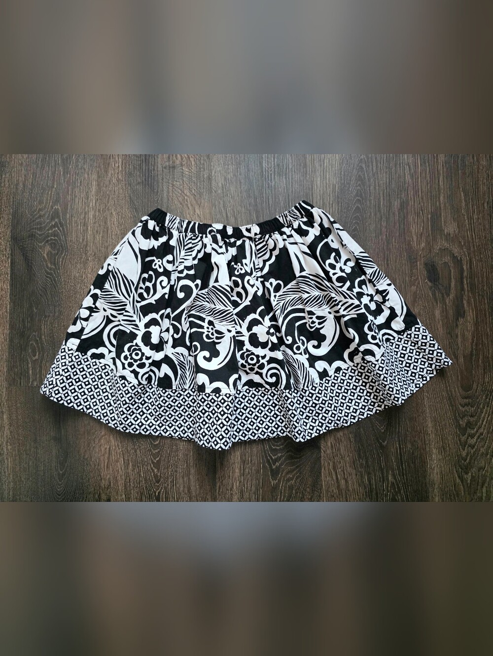 Gymboree black & white geo floral skort